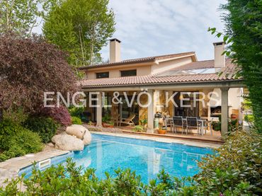 Casa con piscina en venta en Oleiros pueblo