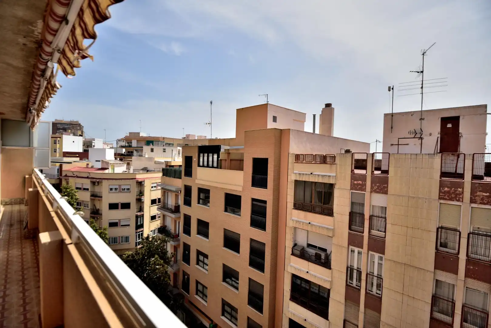Vista exterior de Àtic en venda en Alicante / Alacant amb Aire condicionat, Calefacció i Terrassa