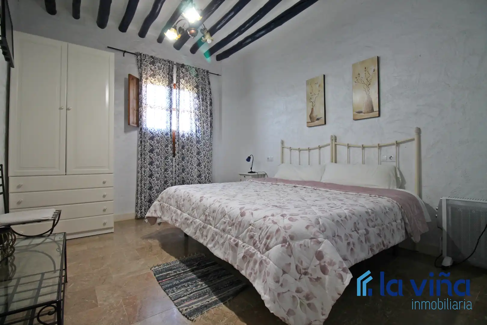 Habitación de Finca rústica en venta en Martín de la Jara con Aire acondicionado, Jardín privado y Trastero