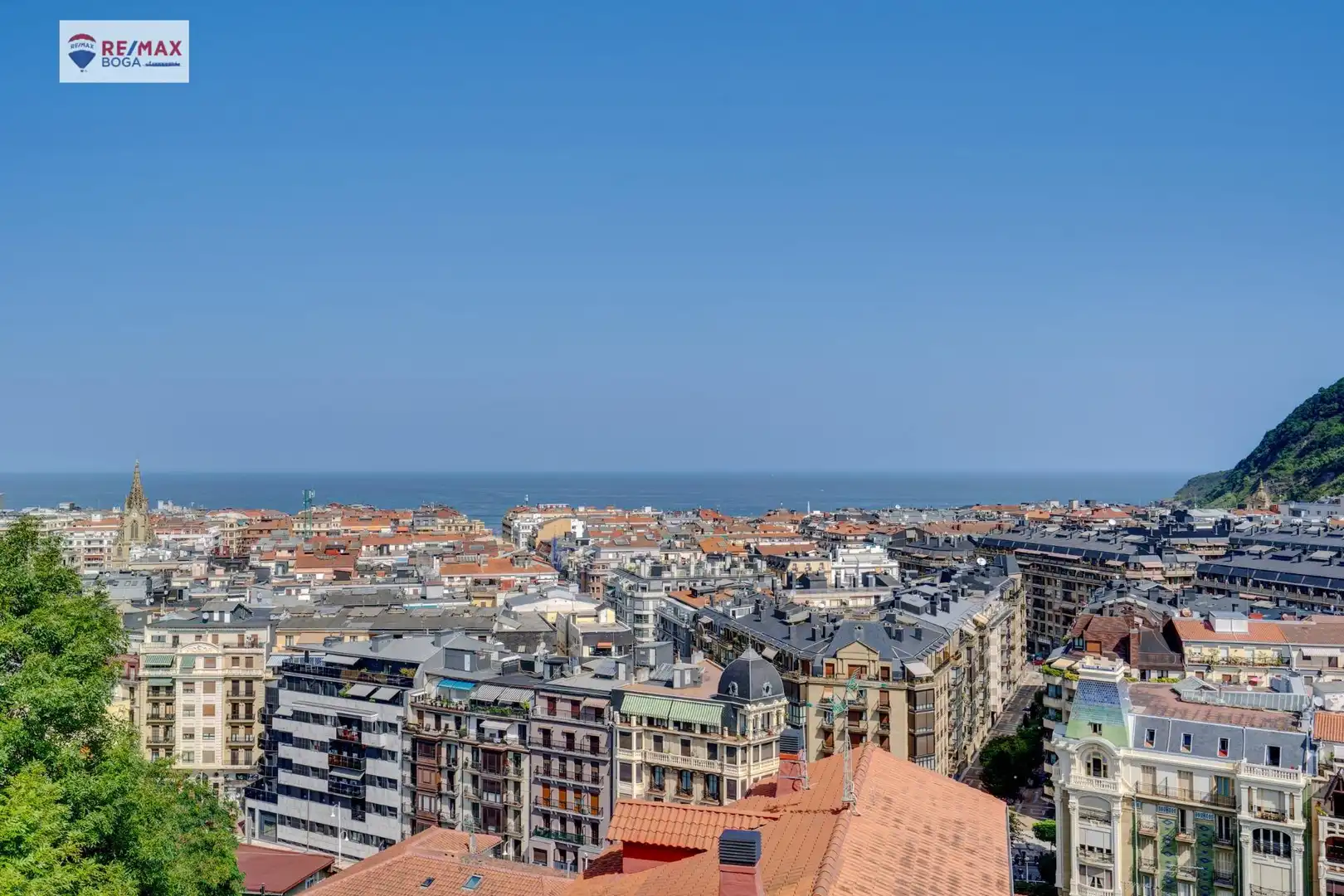 Vista exterior de Piso en venta en Donostia - San Sebastián  con Jardín privado, Parquet y Terraza