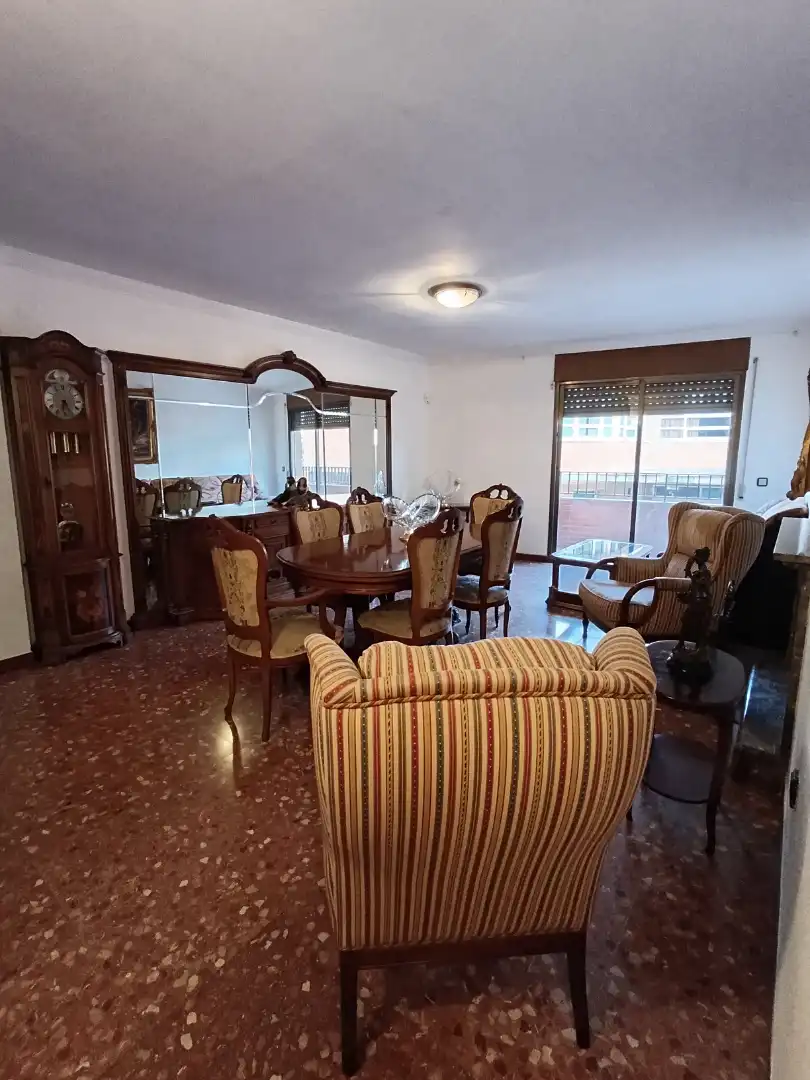 Casa amb terrassa en venda a Carrer Vint