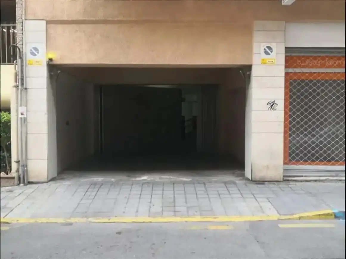 Einzelparkplatz zum Verkauf in Pintor Cabrera