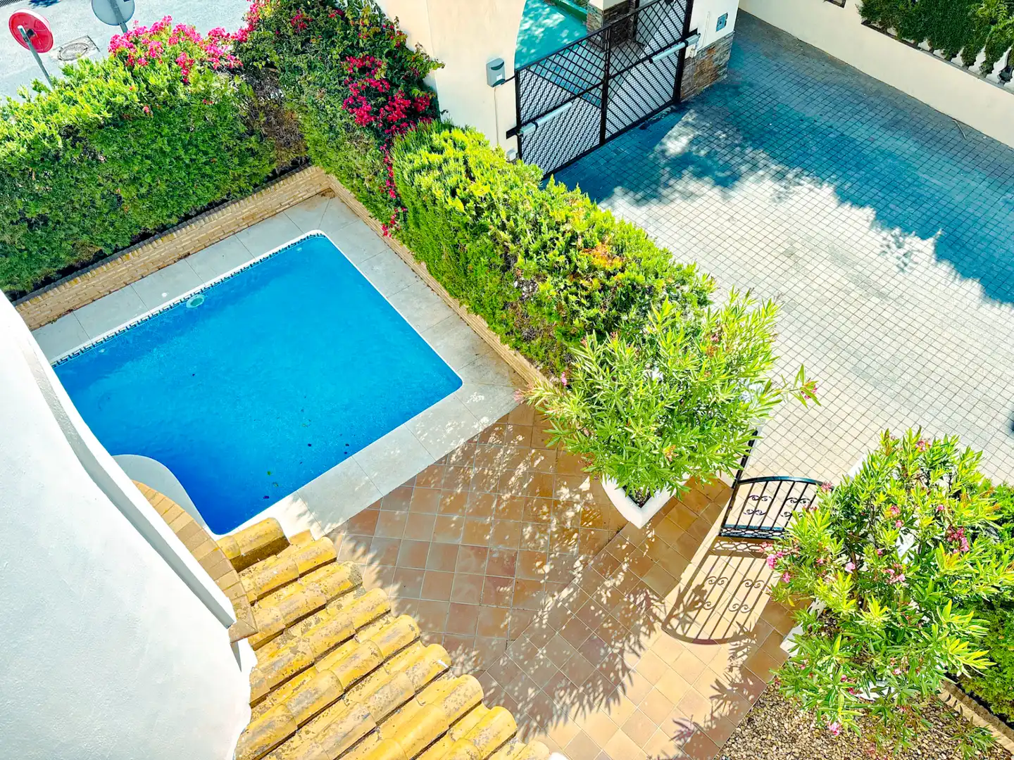 Schwimmbecken von Haus oder Chalet zur Miete in Islantilla mit Klimaanlage, Heizung und Privatgarten