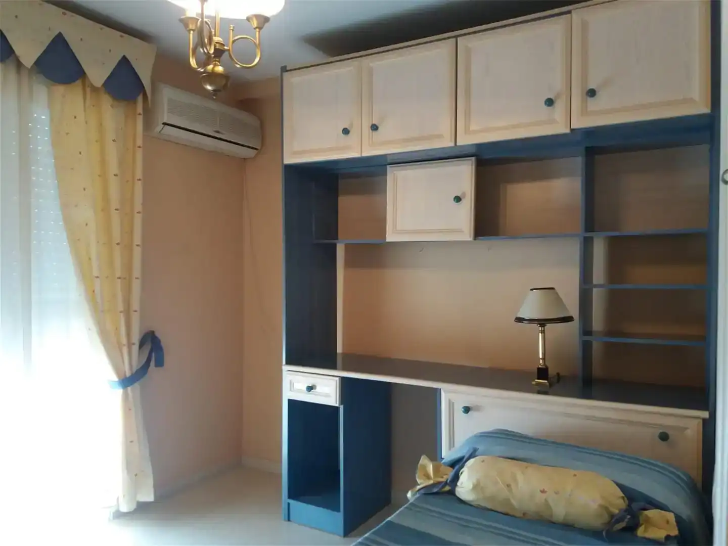 Habitación de Casa adosada en venta en El Pedroso, Sevilla