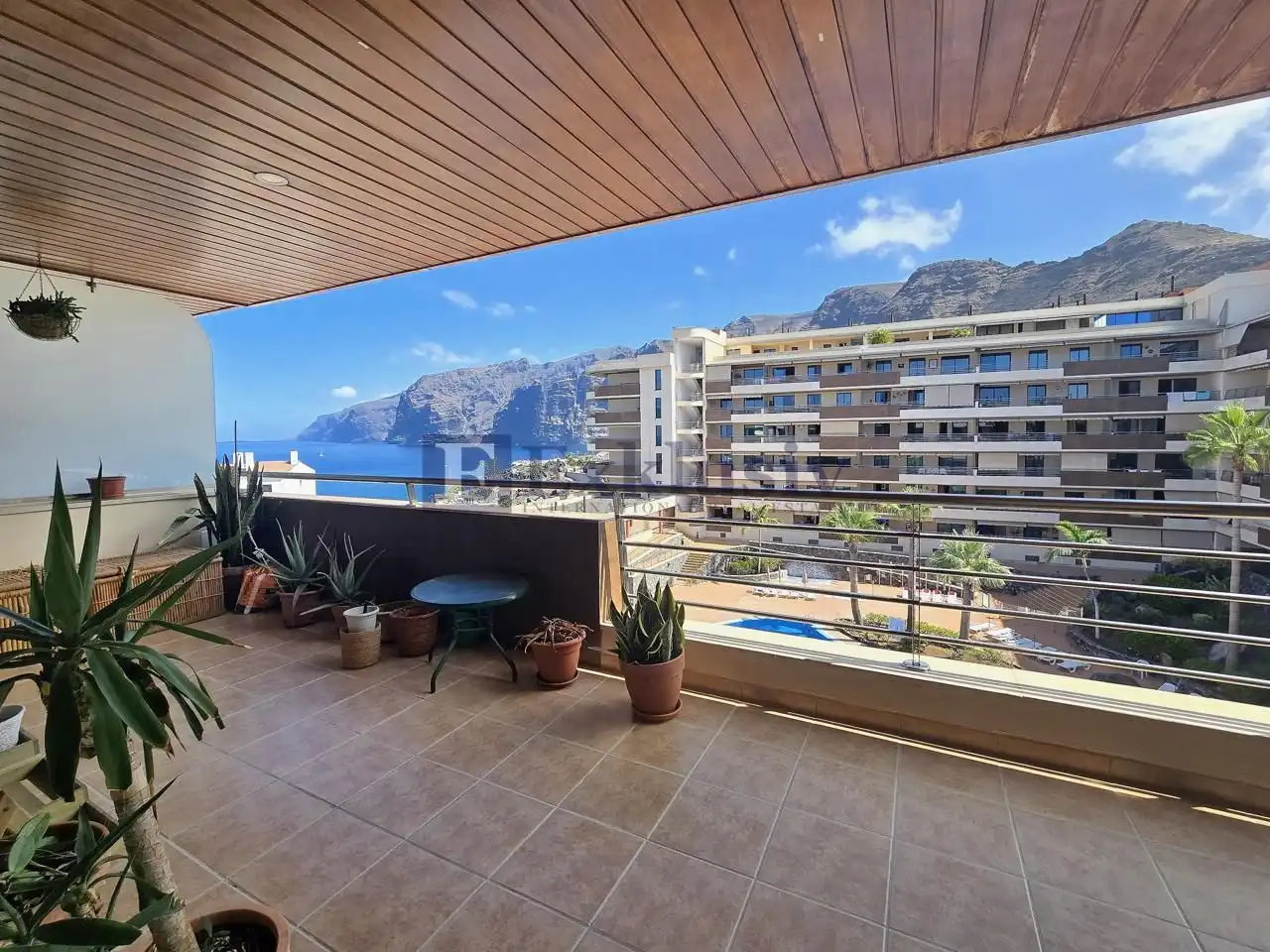 Vista exterior de Piso en venta en Santiago del Teide con Terraza y Piscina comunitaria