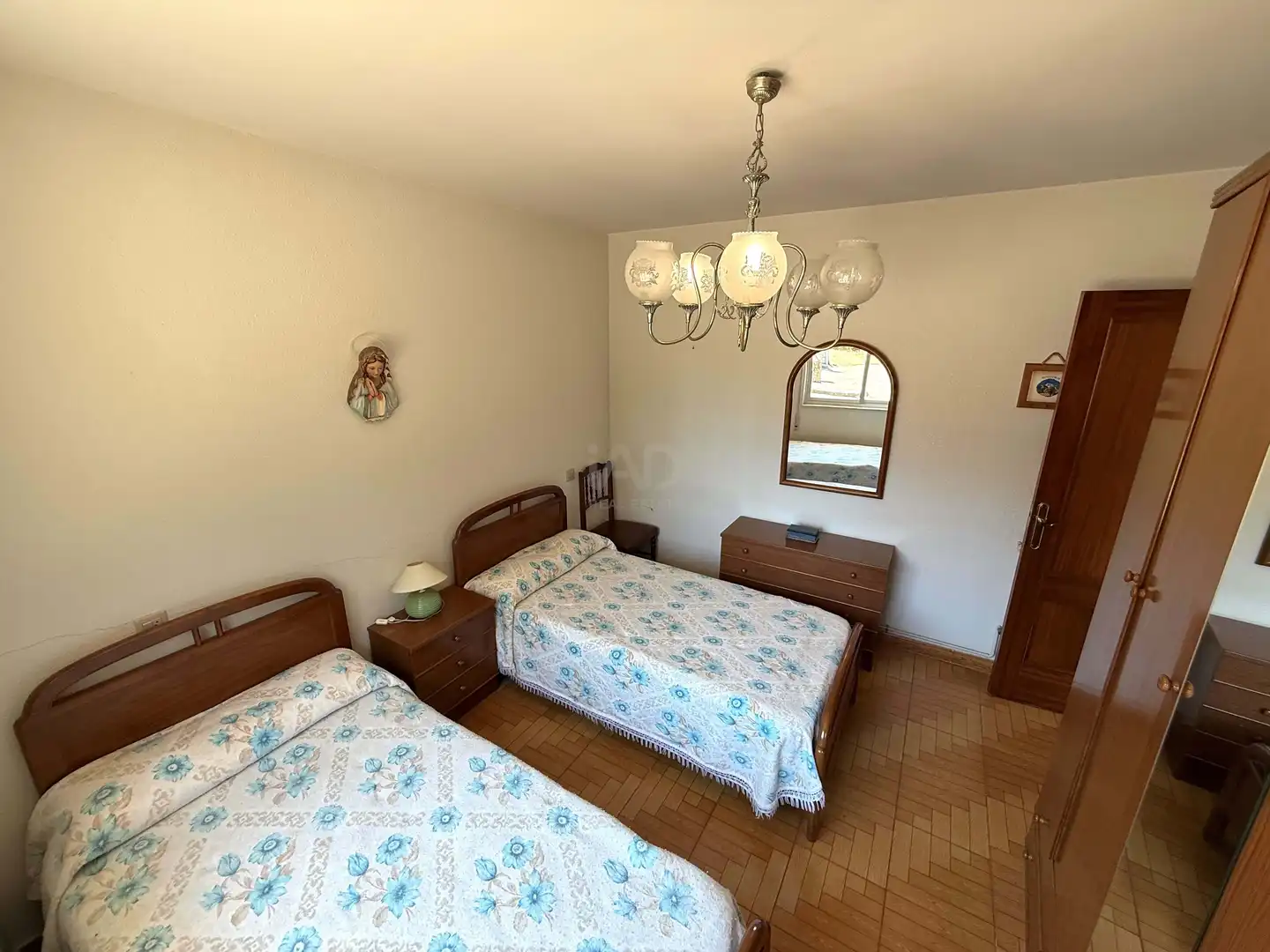 Schlafzimmer von Einfamilien-Reihenhaus zum Verkauf in Villamañán mit Heizung
