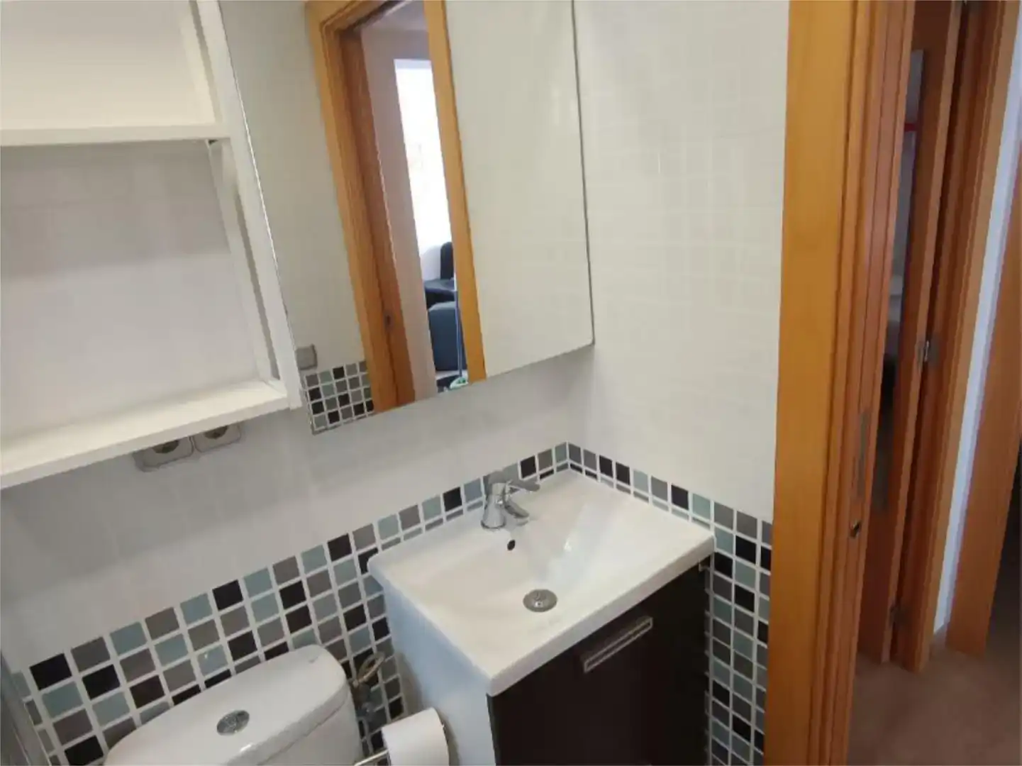Badezimmer von Wohnung zur Miete in Barcelona mit Klimaanlage, Parkett und Möbliert