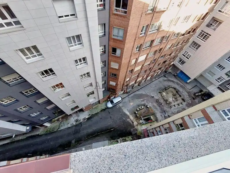 Vista exterior de Piso en venta en Oviedo  con Calefacción