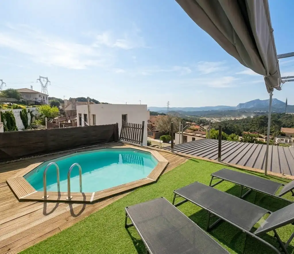 Piscina de Casa o xalet en venda en Terrassa amb Aire condicionat, Jardí privat i Terrassa