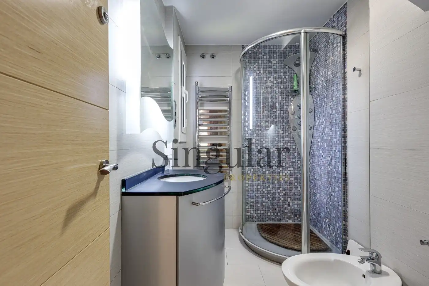 Badezimmer von Dachboden zur Miete in Barcelona mit Klimaanlage, Heizung und Privatgarten