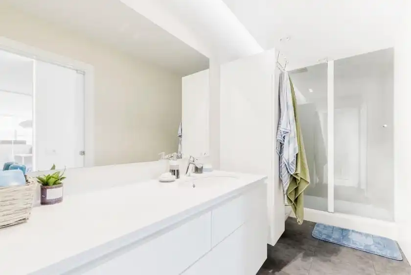 Baño de Oficina de alquiler en Barcelona con Aire acondicionado, Calefacción y Amueblado