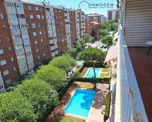 Exterior view of Flat for sale in  Barcelona Capital  with Private garden, Parquet flooring and Terrace