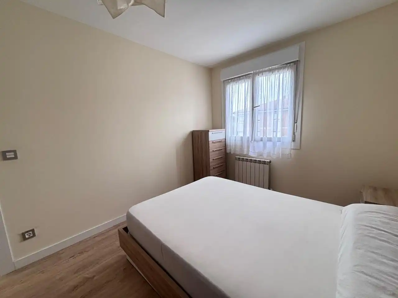 Schlafzimmer von Wohnung zur Miete in Gijón  mit Heizung und Möbliert