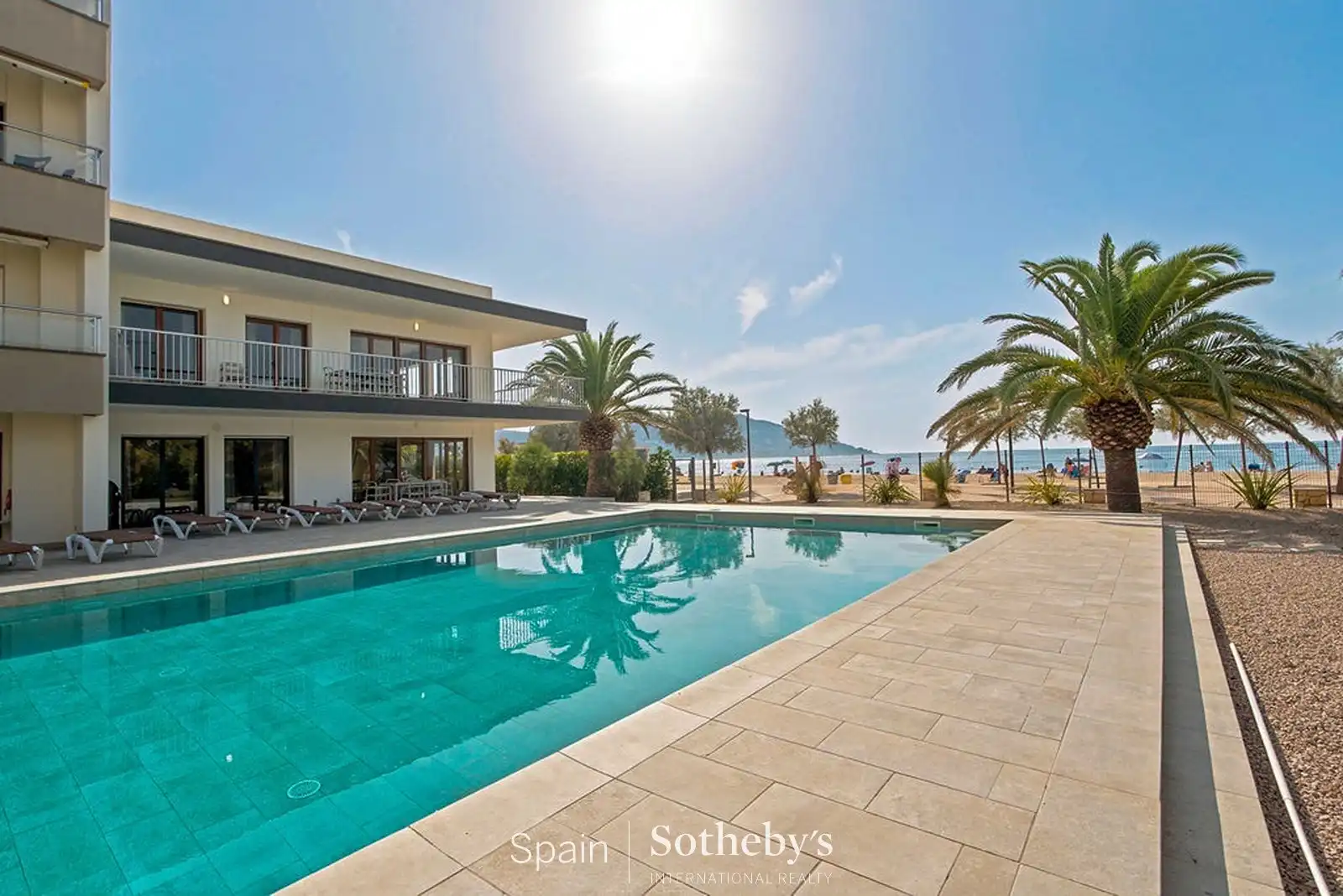 Casa aparellada amb piscina en venda a Passeig Marítim, imagen 2