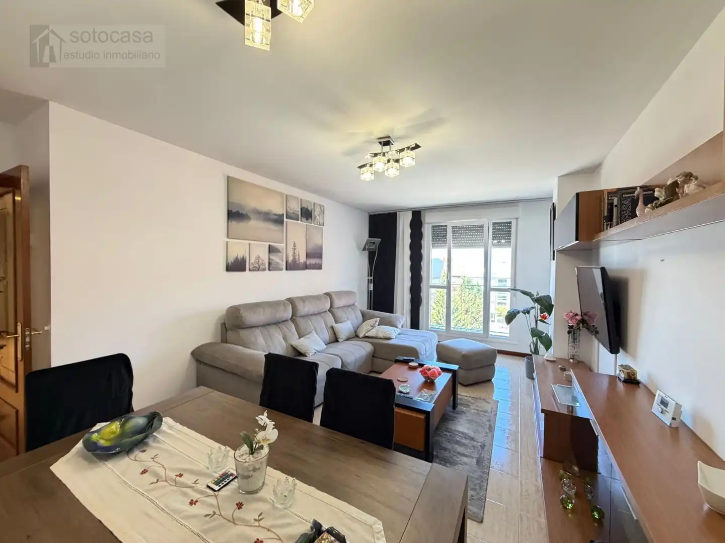 Sala d'estar de Pis en venda en Valladolid amb Calefacció i Moblat