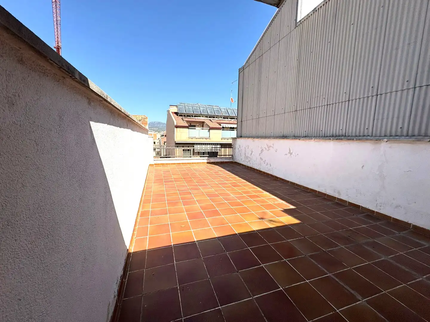 Terrasse von Einfamilien-Reihenhaus zum Verkauf in Terrassa mit Klimaanlage, Heizung und Terrasse