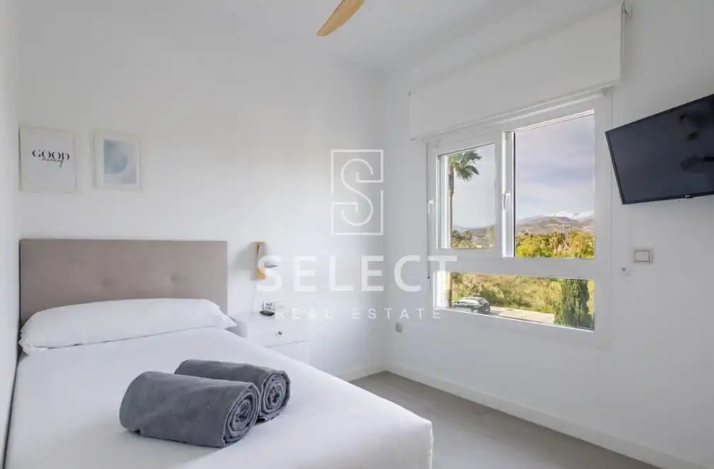 Habitación de Apartamento en venta en Motril con Aire acondicionado, Calefacción y Jardín privado