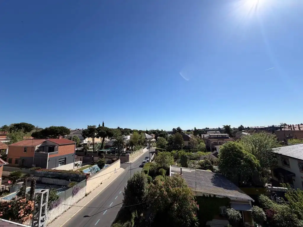 Vista exterior de Casa adosada en venda en Majadahonda