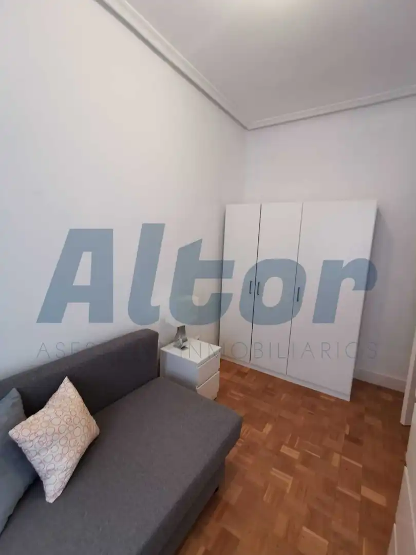 Piso con ascensor en alquiler en Fernan Gonzalez, imagen 3