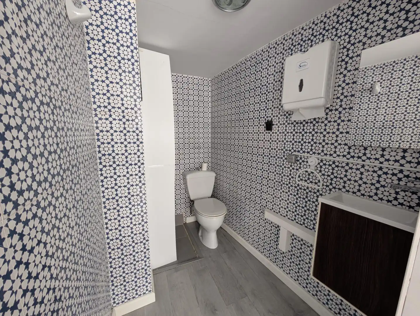 Badezimmer von Büro zum Verkauf in Gandia
