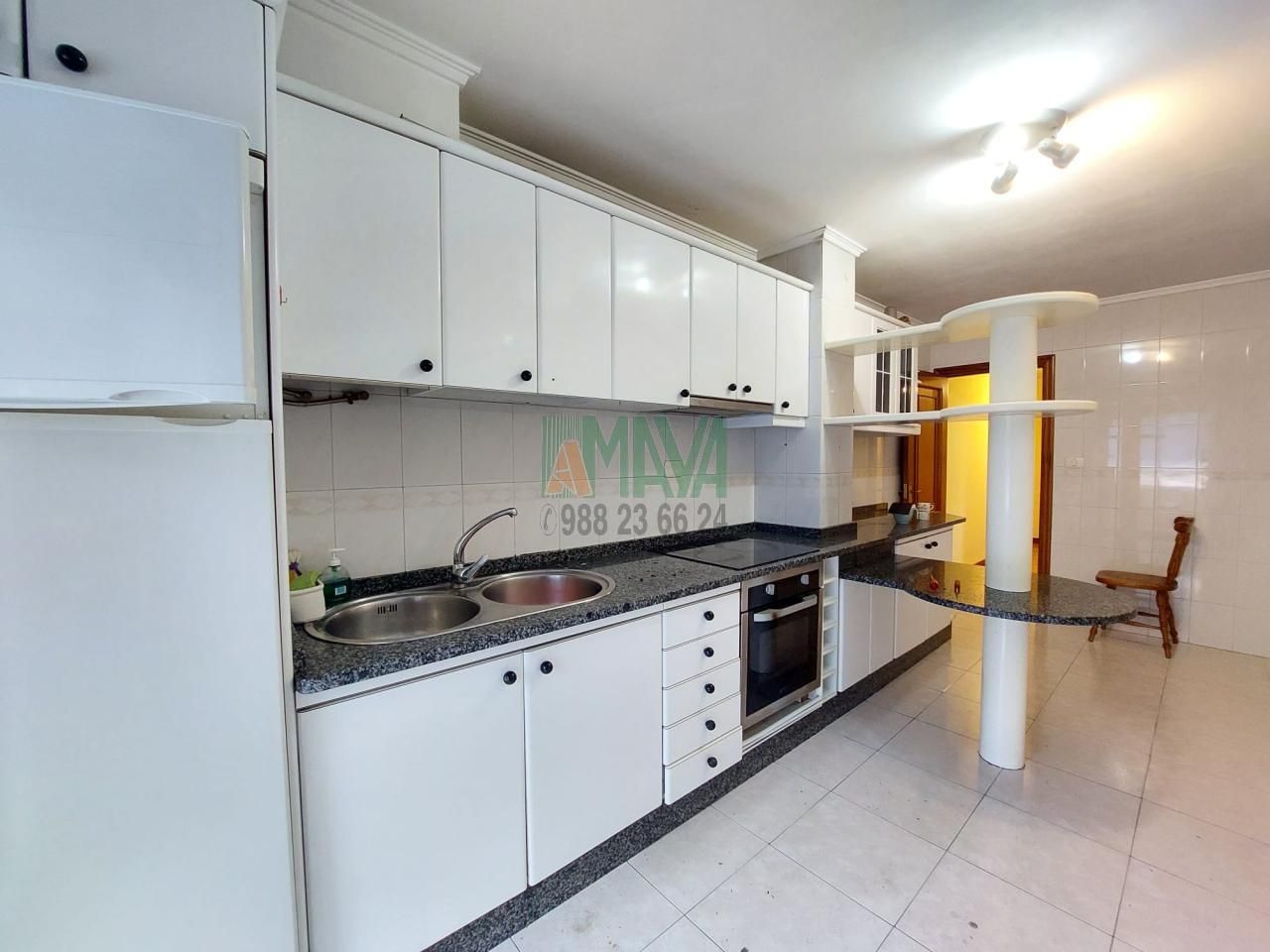 Cuina de Pis de lloguer en Barbadás amb Calefacció, Traster i Moblat