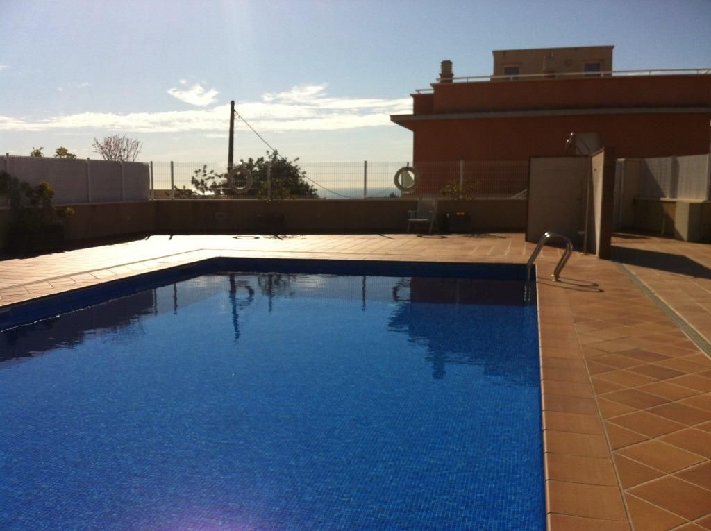 Piscina de Casa adosada en venda en Creixell amb Aire condicionat, Calefacció i Jardí privat