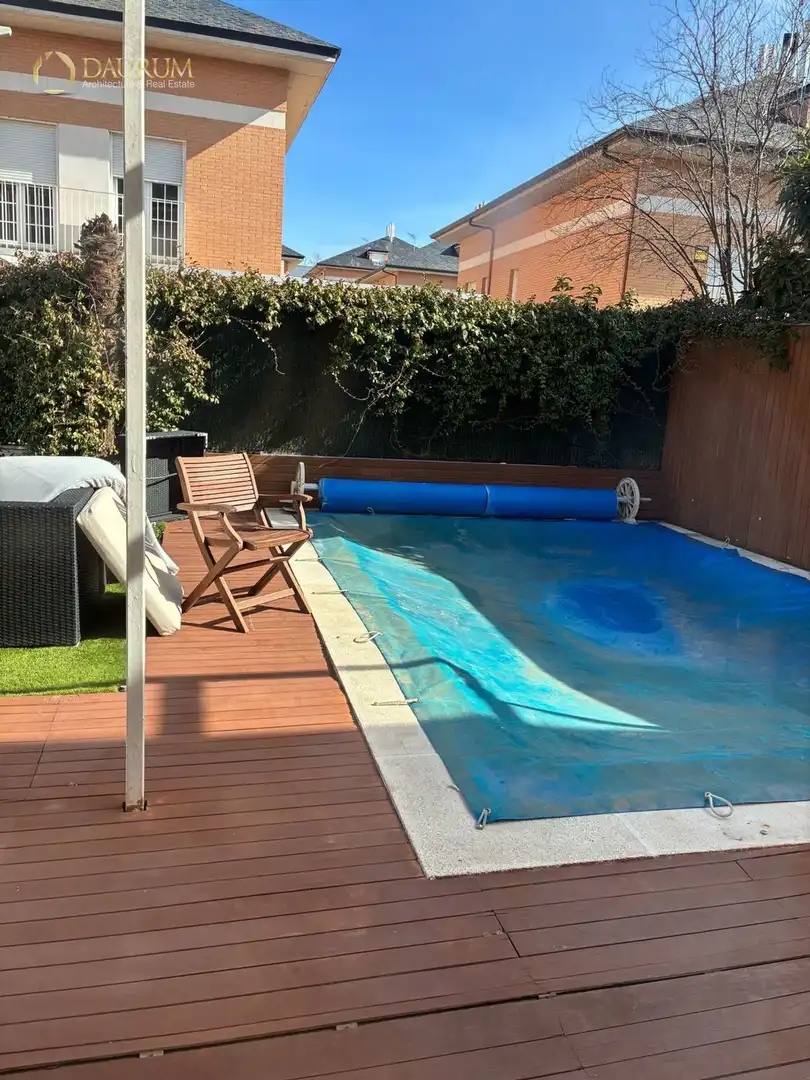 Piscina de Casa adosada en venta en Rivas-Vaciamadrid con Aire acondicionado, Calefacción y Jardín privado