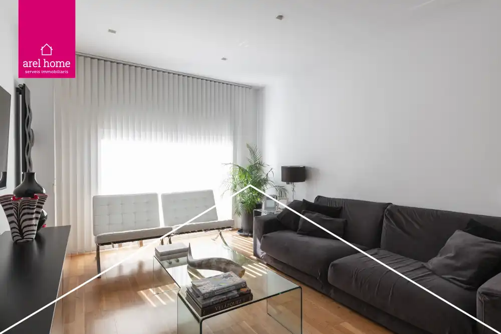 Sala de estar de Piso en venta en Sant Just Desvern con Calefacción, Parquet y Balcón