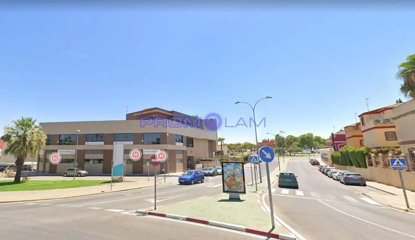 Außenansicht von Garage zum Verkauf in Tomares