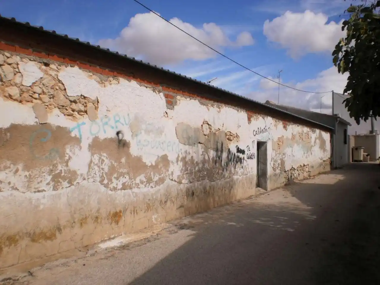 Vista exterior de Nau industrial en venda en Saelices