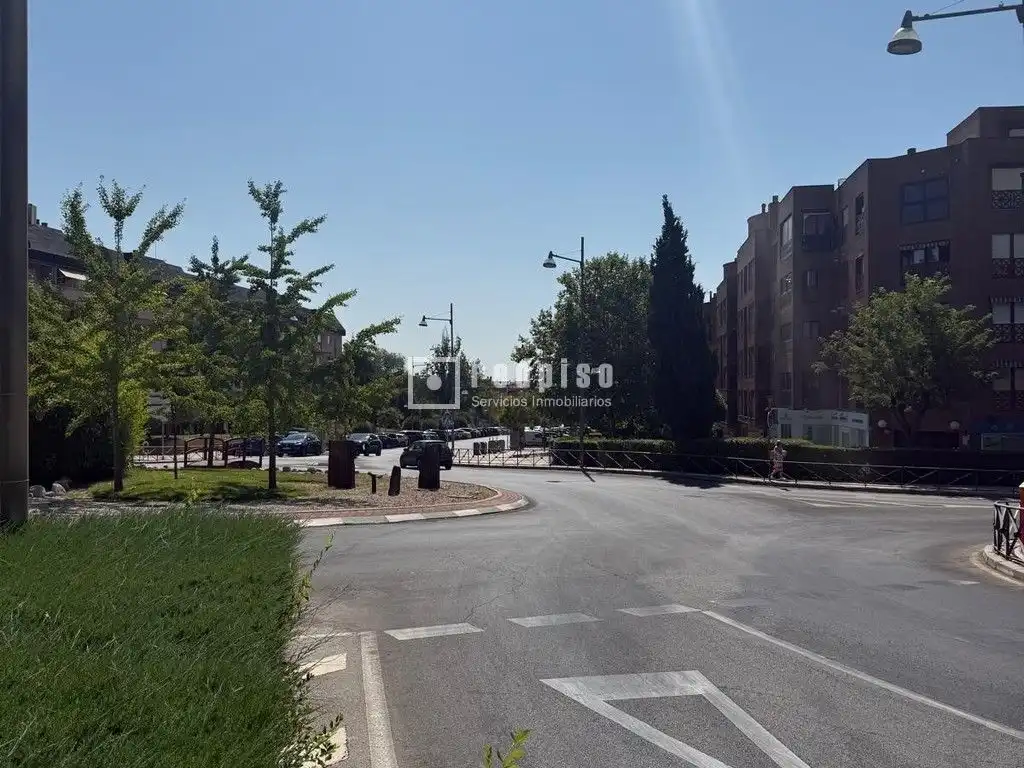 Vista exterior de Local en venta en Alcobendas