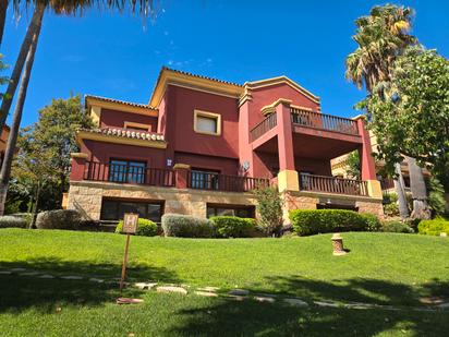 Vista exterior de Casa o xalet en venda en Marbella amb Aire condicionat, Terrassa i Balcó