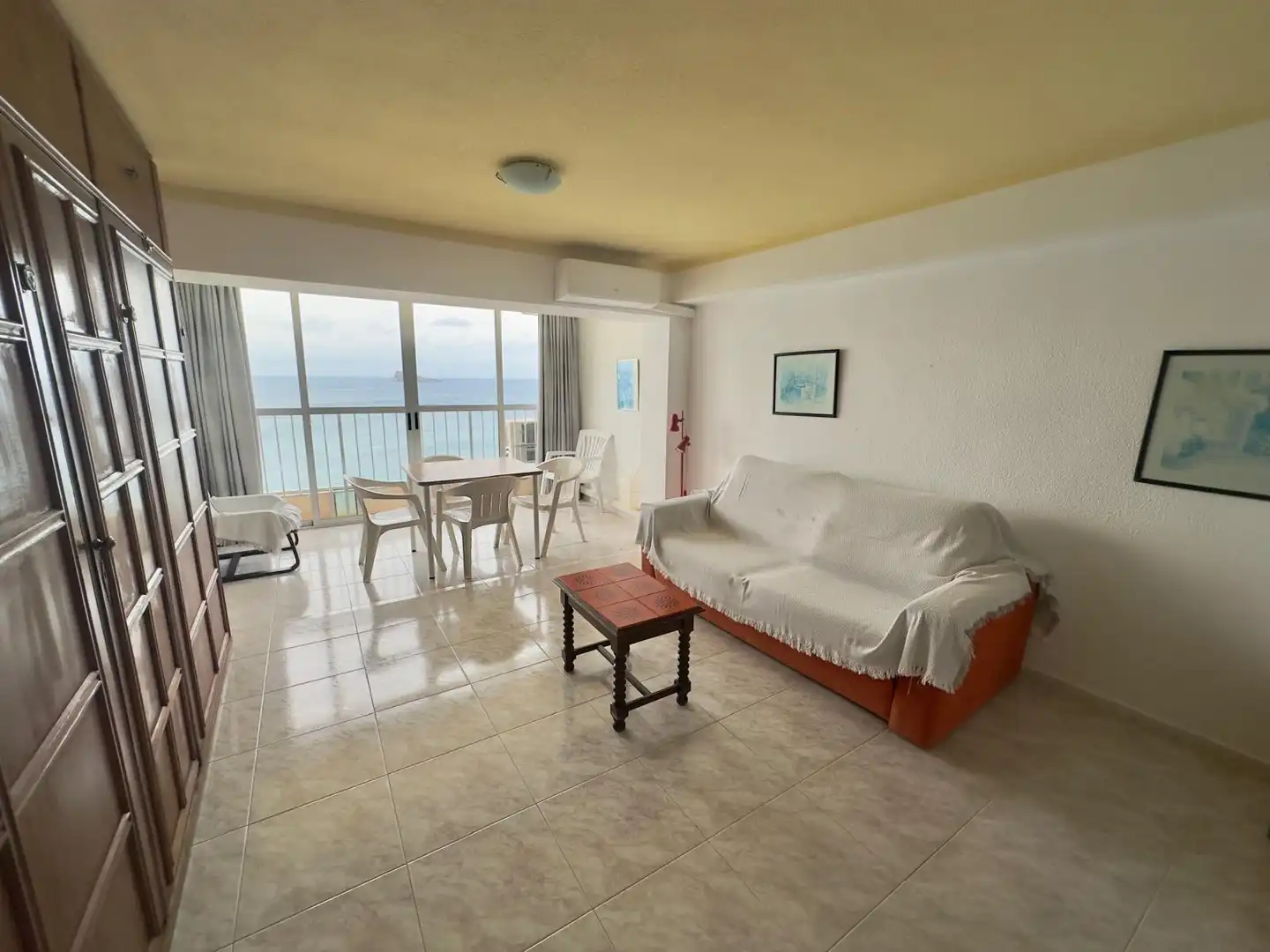 Sala d'estar de Apartament en venda en Benidorm amb Aire condicionat, Terrassa i Moblat