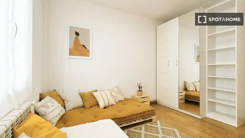 Bedroom of Flat for share in  Pamplona / Iruña  with Air Conditioner, Heating and Terrace
