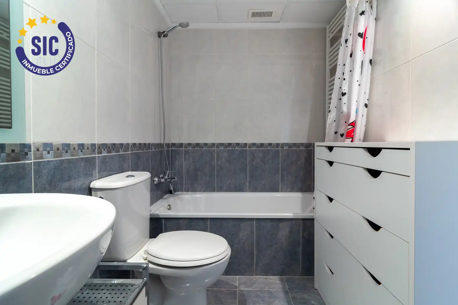 Badezimmer von Dachboden zum Verkauf in Sagunto / Sagunt mit Klimaanlage, Heizung und Parkett