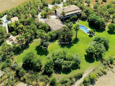 Casa rústica amb piscina en venda a Can Picafort