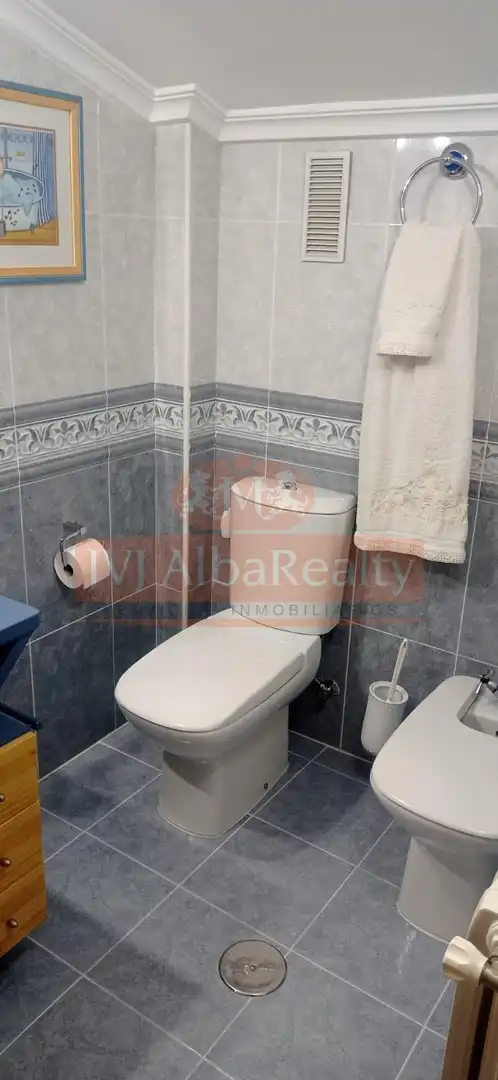 Baño de Casa adosada en venta en Albacete con Aire acondicionado, Calefacción y Jardín privado