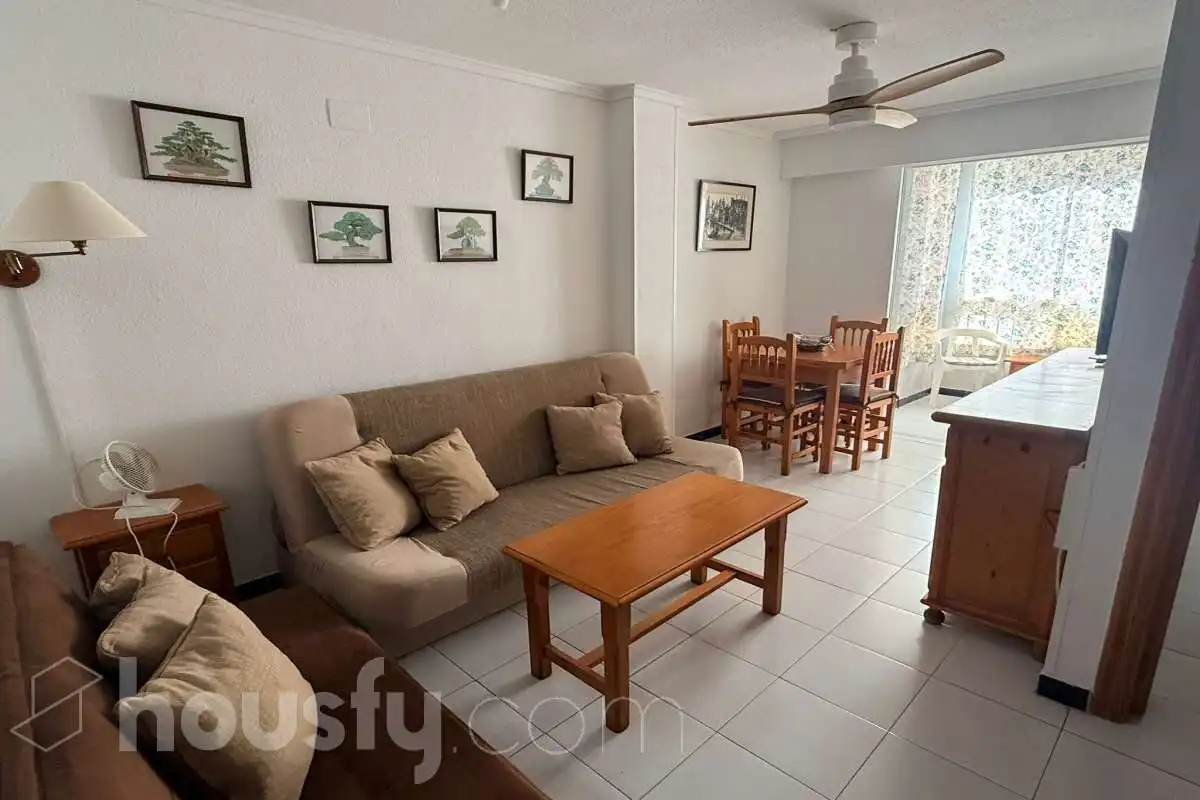 Sala de estar de Piso de alquiler en Torrevieja con Trastero, Amueblado y Piscina comunitaria