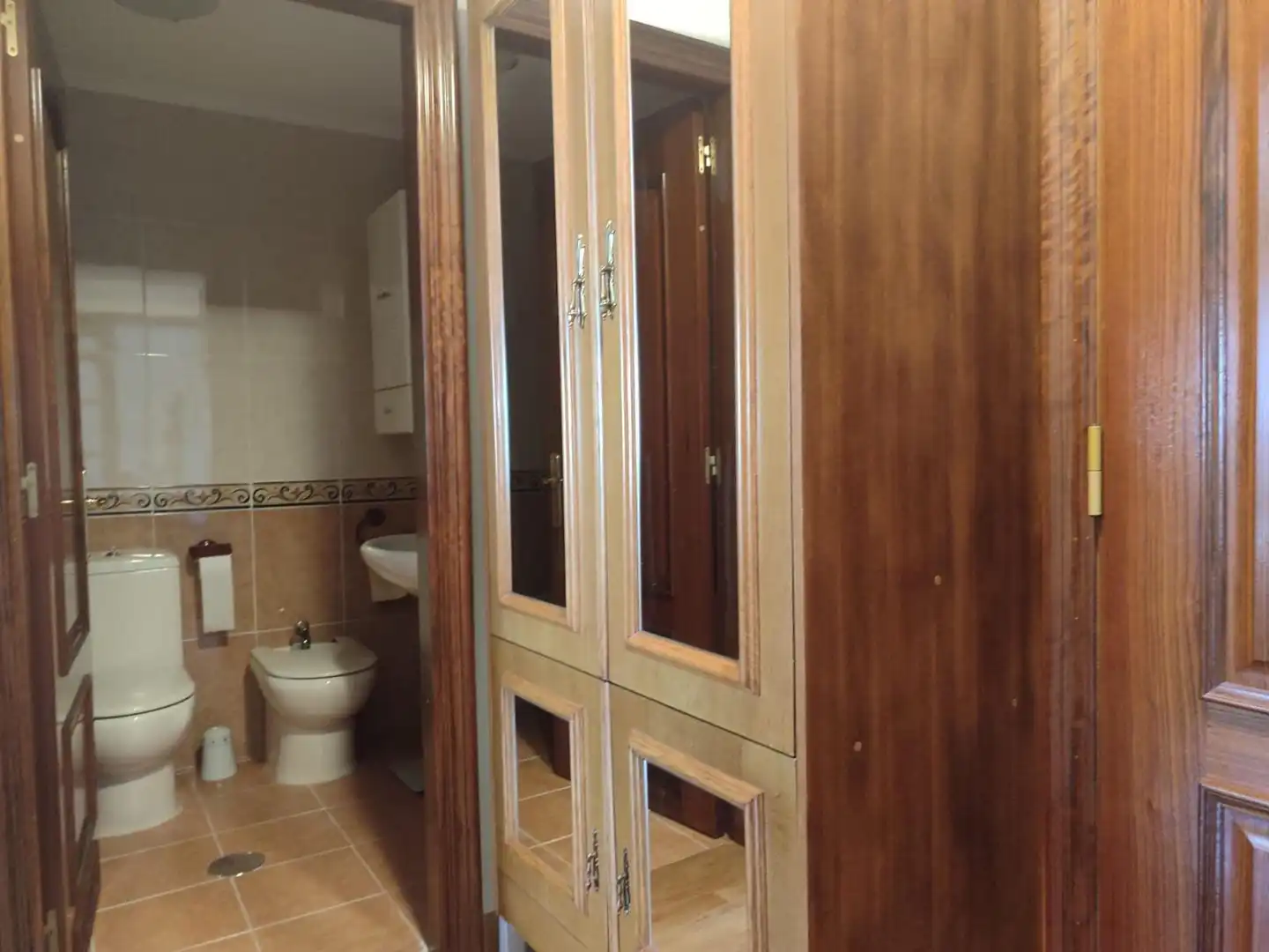Baño de Piso de alquiler en Oviedo  con Calefacción y Amueblado