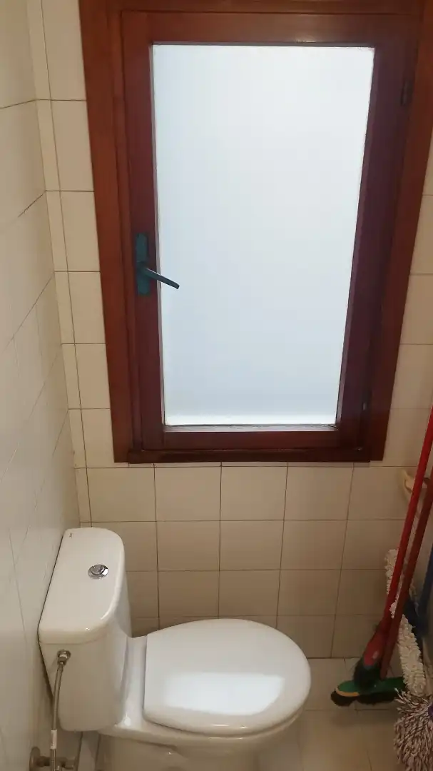 Baño de Piso de alquiler en Oviedo  con Calefacción, Parquet y Amueblado