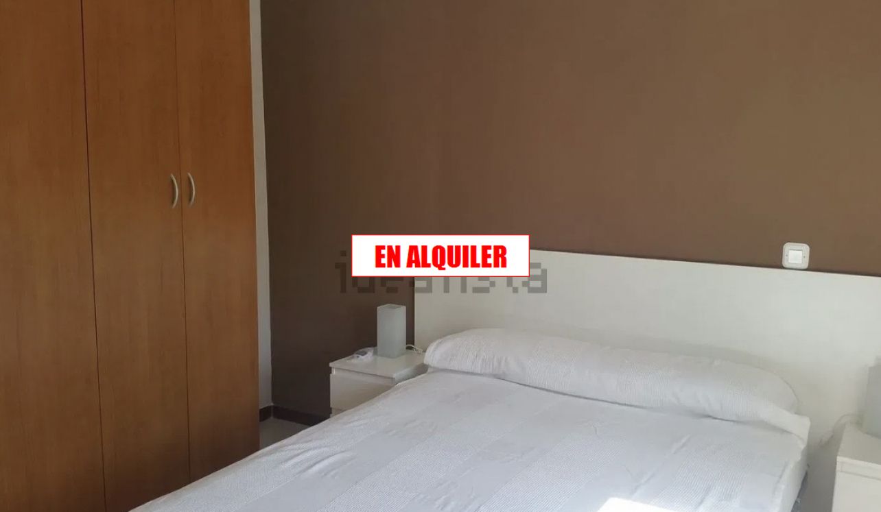 Dormitori de Pis de lloguer en Ciudad Real Capital amb Aire condicionat, Terrassa i Piscina