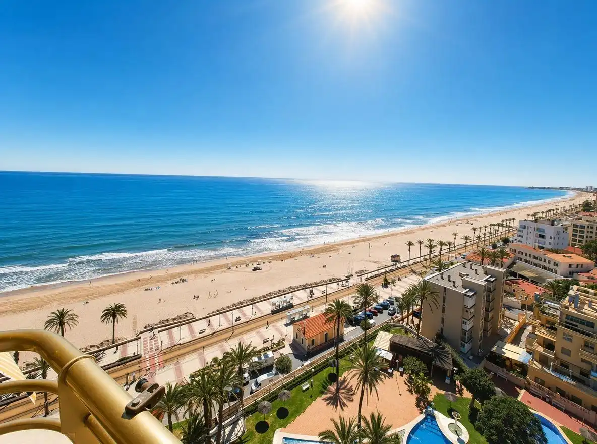 Vista exterior de Apartament en venda en El Campello amb Jardí privat, Terrassa i Piscina comunitària