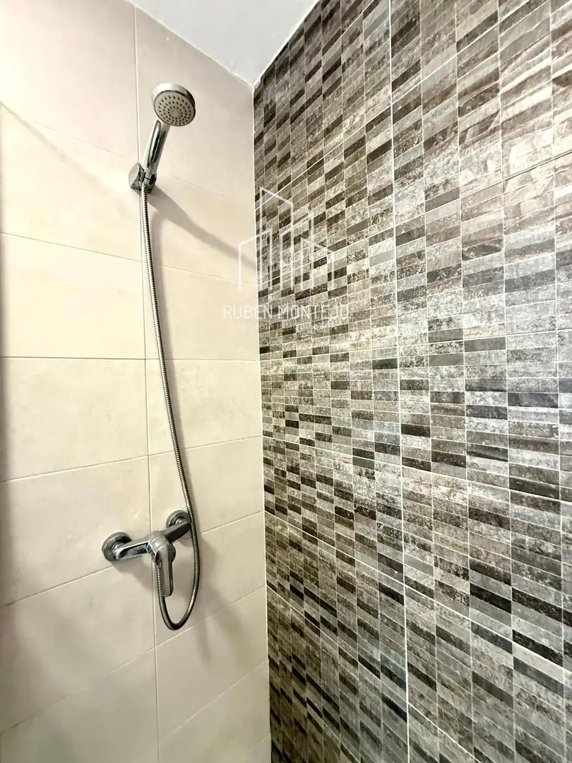 Bany de Apartament de lloguer en Salamanca amb Aire condicionat, Calefacció i Moblat