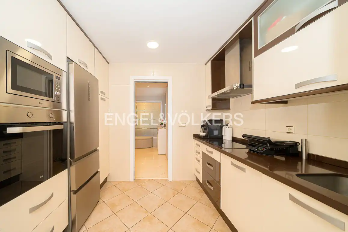 Cuina de Apartament en venda en Benidorm amb Aire condicionat i Piscina comunitària