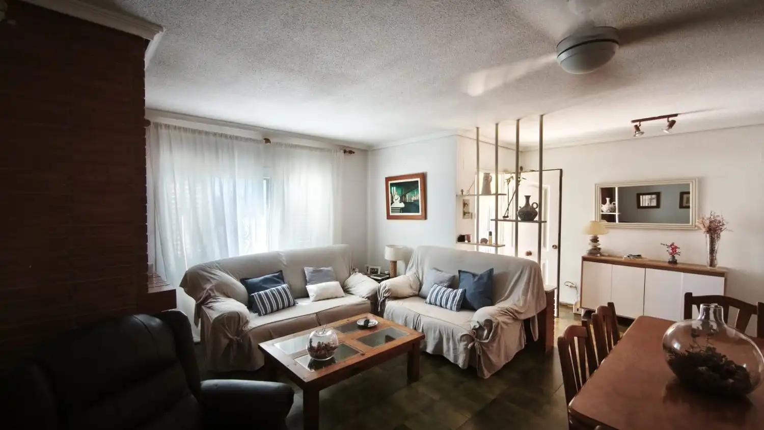 Sala d'estar de Casa adosada en venda en Benicasim / Benicàssim amb Calefacció, Terrassa i Traster