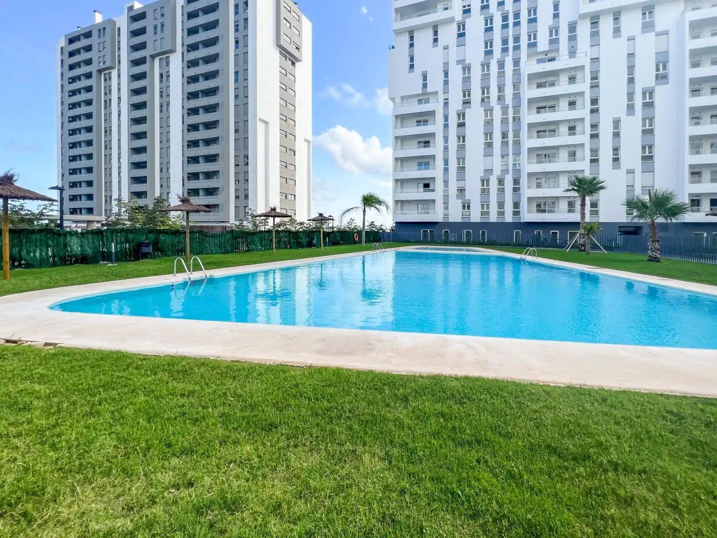 Schwimmbecken von Wohnung zur Miete in Valencia mit Terrasse und Abstellraum