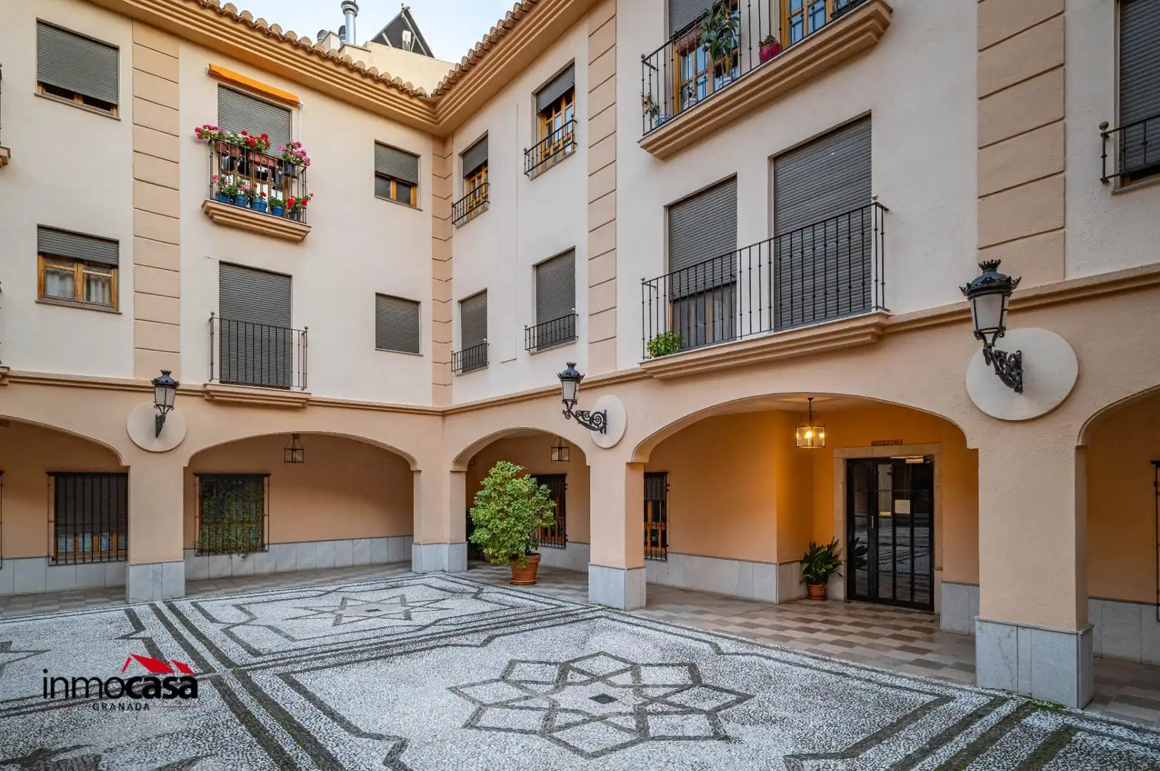 Vista exterior de Pis en venda en Granada