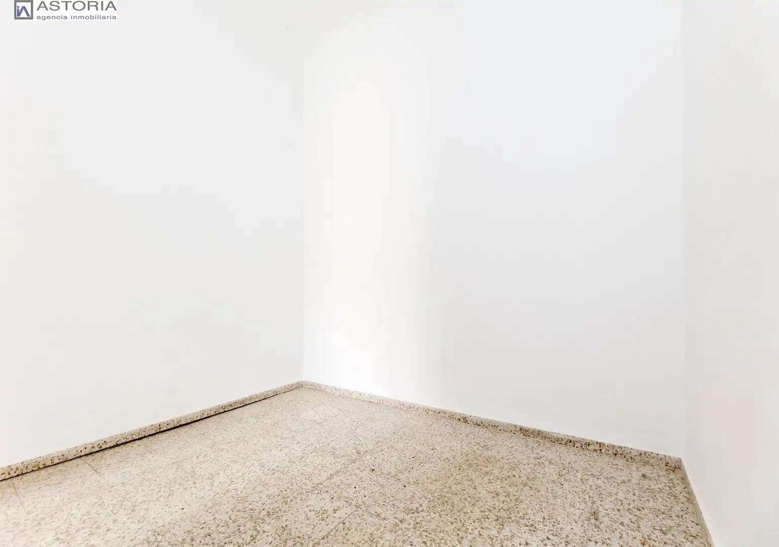 Ático en venta en Granada con Balcón