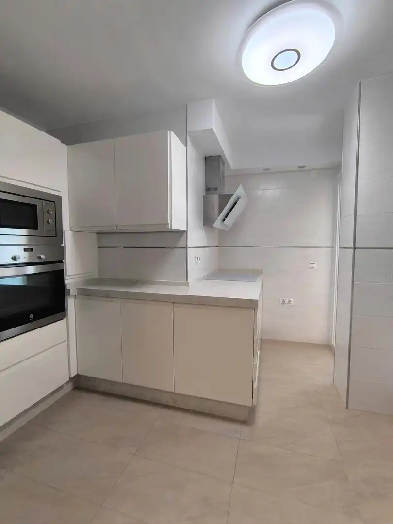 Küche von Wohnung zur Miete in Málaga mit Klimaanlage, Privatgarten und Terrasse