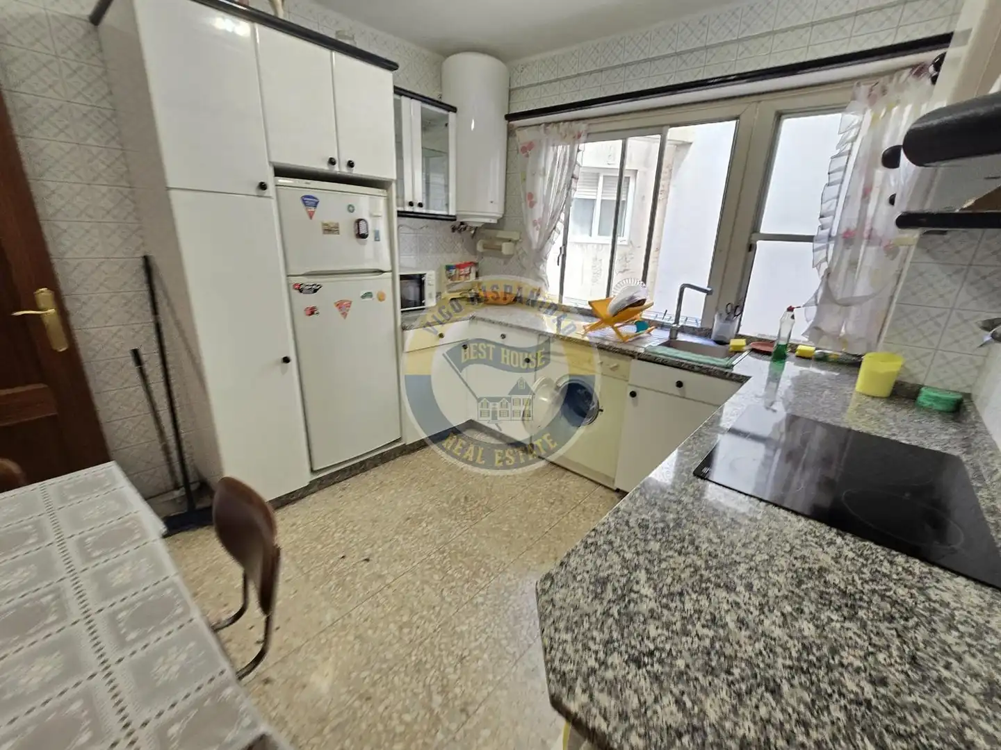 Cocina de Piso de alquiler en Vigo  con Calefacción, Parquet y Amueblado